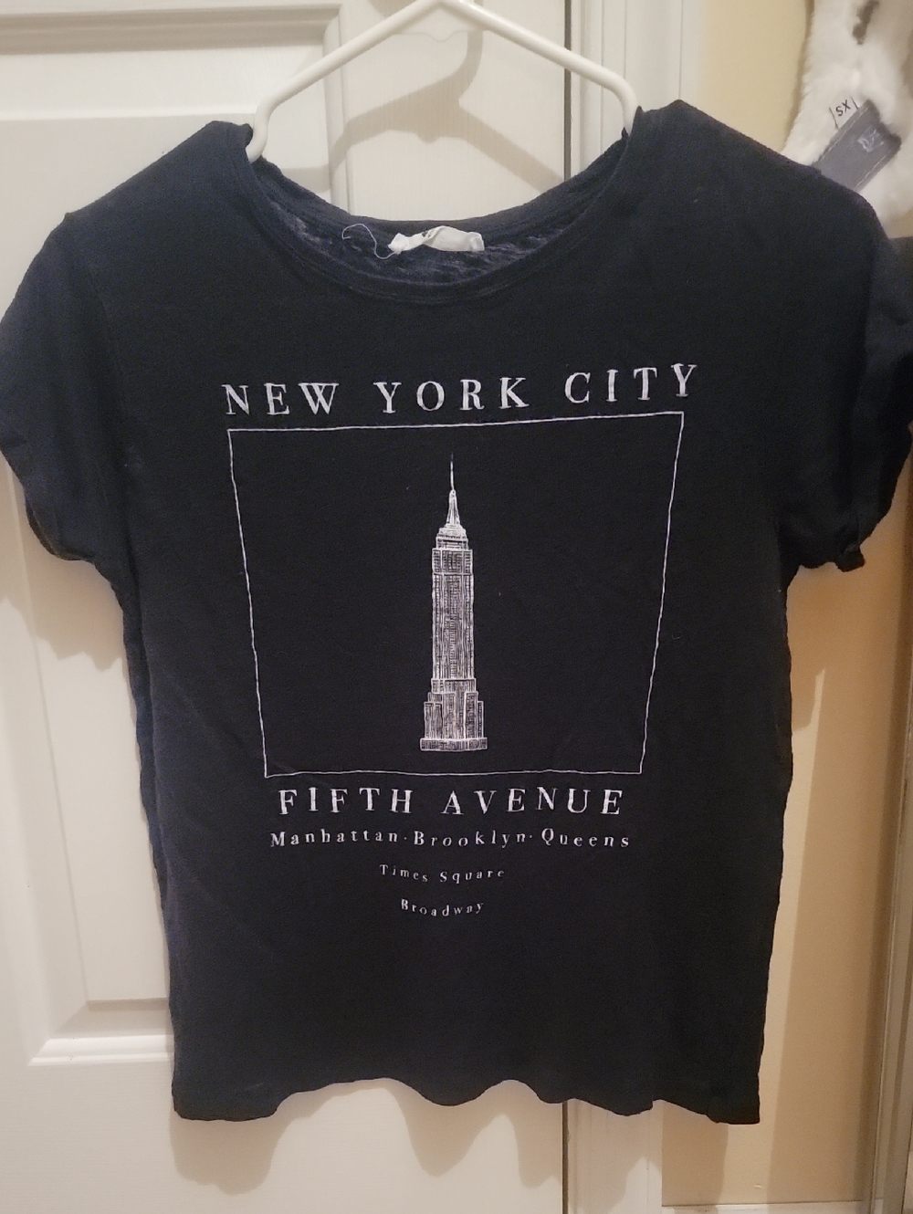 Ming Denim&tees. Black With White Print. New Yorks Fifth Ave Tee. Size Med.